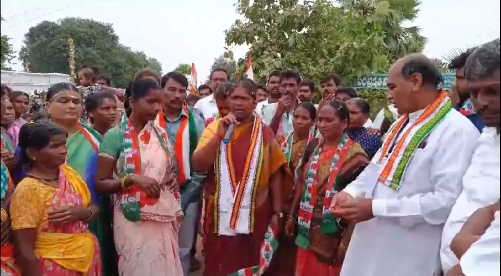 TS POLLS: పాదయాత్రలు, ర్యాలీలు.. సభలు.. TS POLLS: పాదయాత్రలు, ర్యాలీలు.. సభలు..