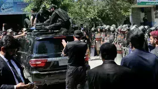 Encounter : పాకిస్థాన్‌లో ఎన్‌కౌంటర్‌…