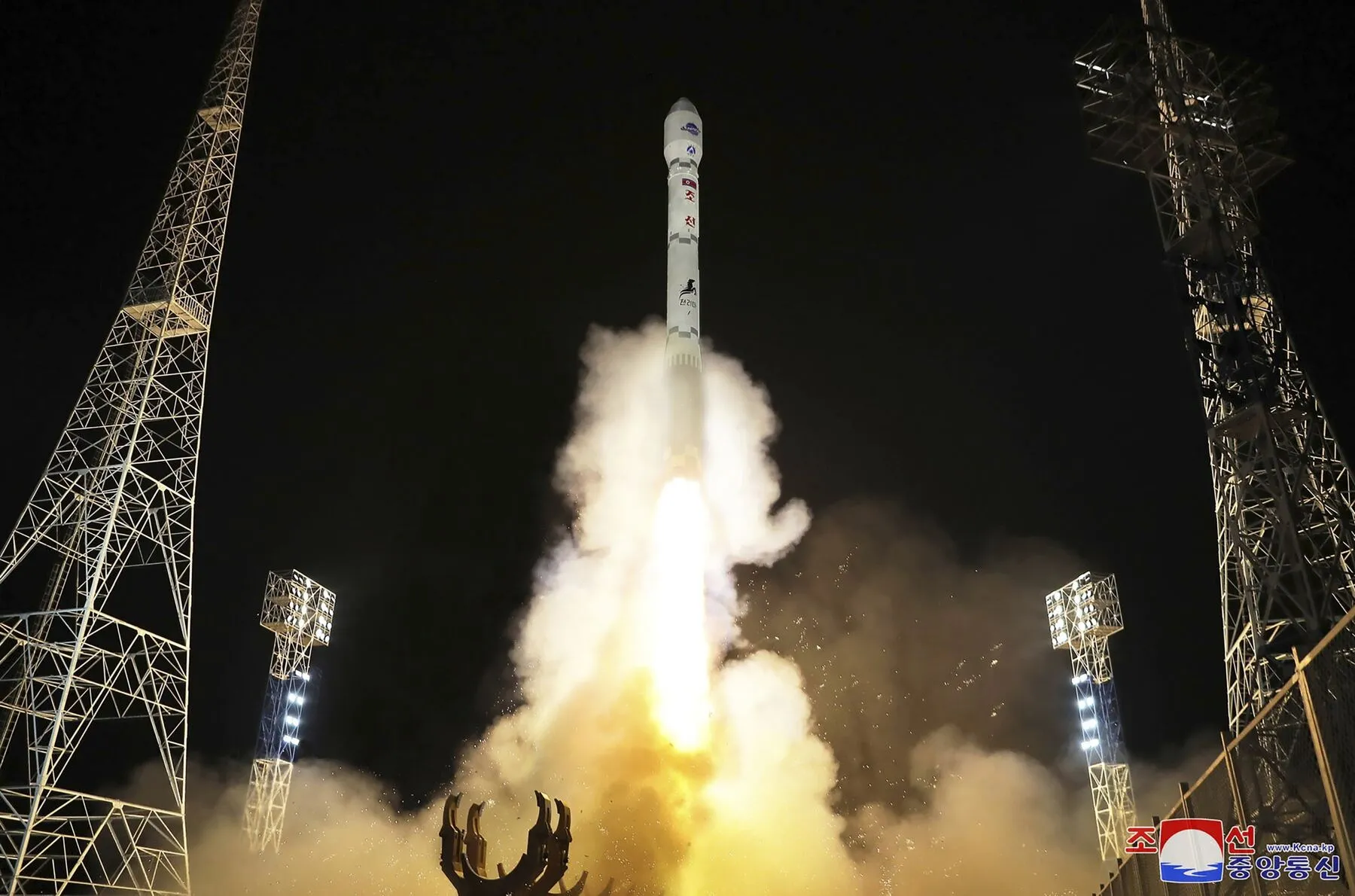 North Korea: వైట్హౌజ్, పెంటగాన్ ఫోటోలు తీసిన ఉత్తర కొరియా శాటిలైట్ North Korea: వైట్హౌజ్, పెంటగాన్ ఫోటోలు తీసిన ఉత్తర కొరియా శాటిలైట్