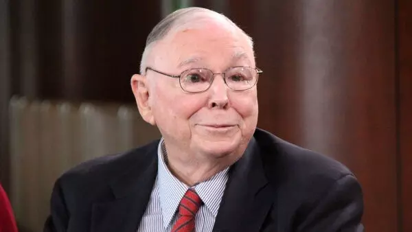 Charlie Munger | వారెన్ బఫెట్ వ్యాపార భాగస్వామి చార్లీ ముంగేర్ కన్నుమూత Charlie Munger | వారెన్ బఫెట్ వ్యాపార భాగస్వామి చార్లీ ముంగేర్ కన్నుమూత