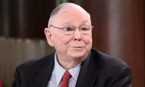 Charlie Munger | వారెన్ బఫెట్ వ్యాపార భాగస్వామి చార్లీ ముంగేర్ కన్నుమూత Charlie Munger | వారెన్ బఫెట్ వ్యాపార భాగస్వామి చార్లీ ముంగేర్ కన్నుమూత