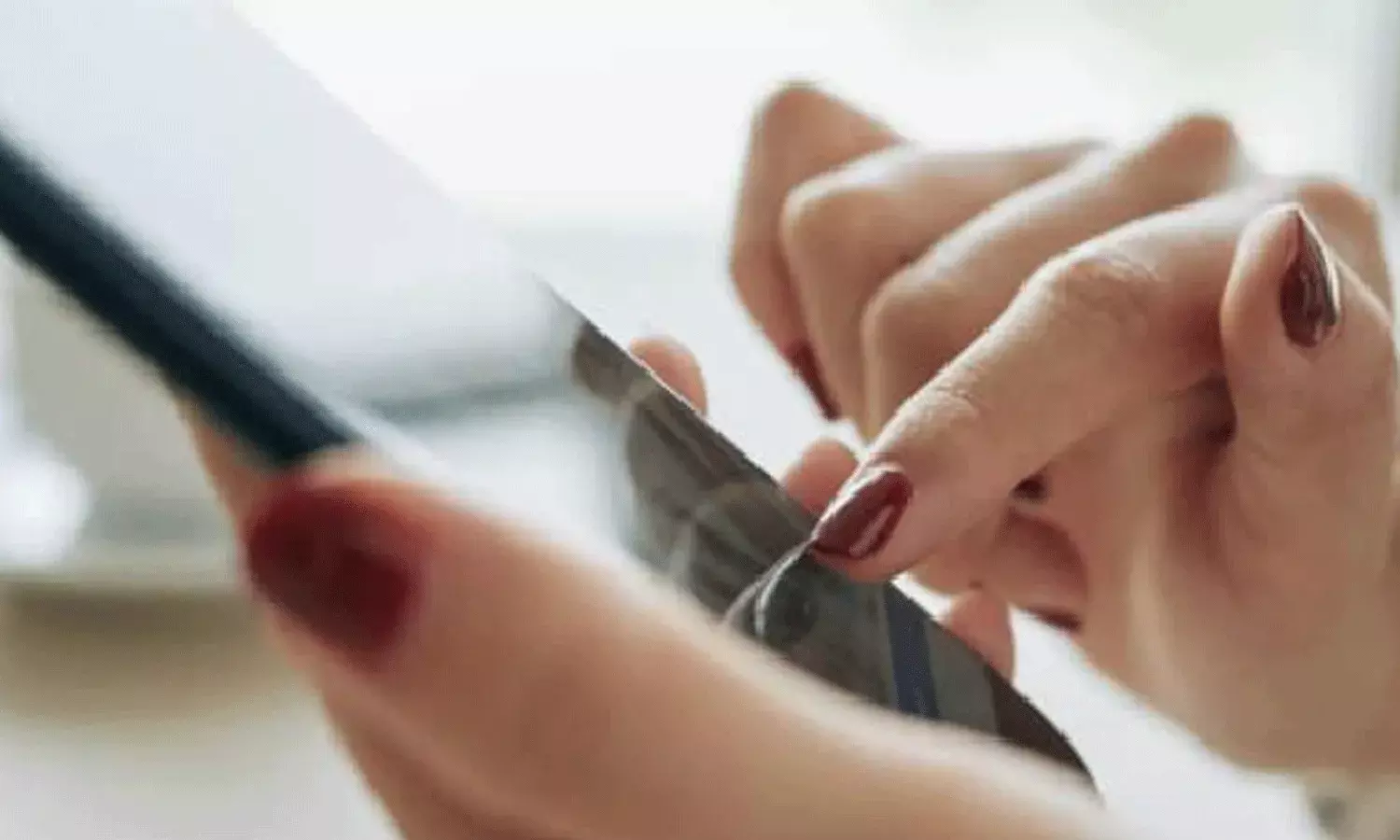 బాయ్‌ఫ్రెండ్ ఫోన్‌లో 13,000 న్యూడ్ ఫోటోలు..మహిళ షాక్