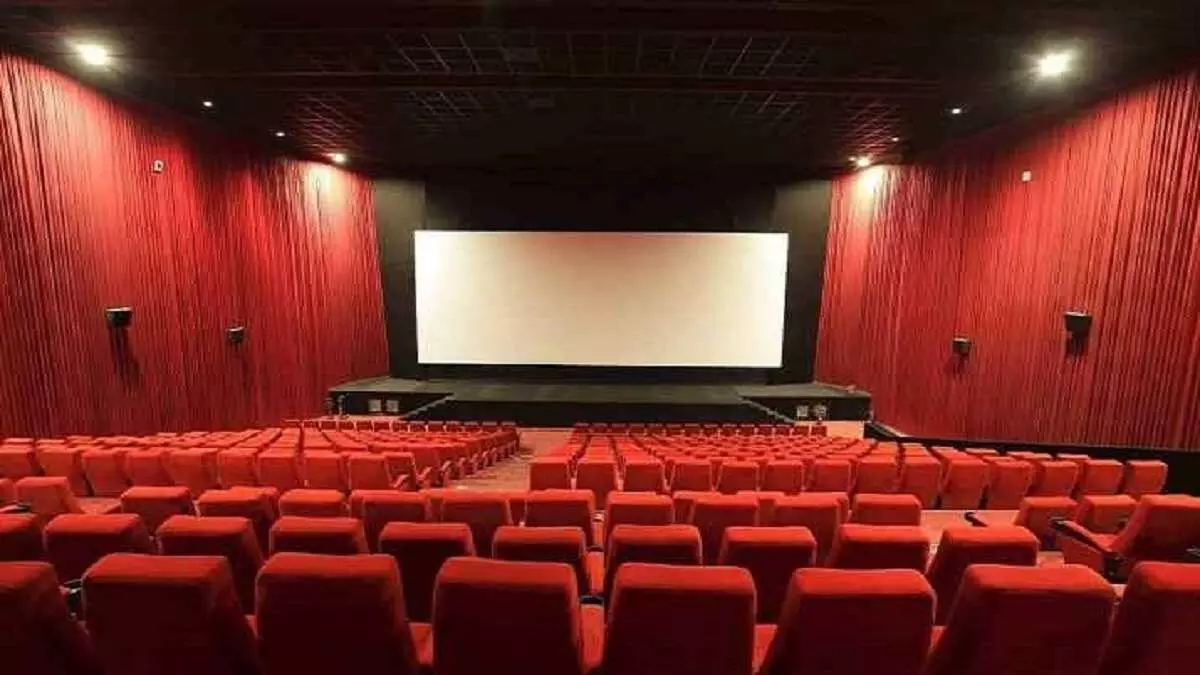 Cinema Hall Sealed : రూ.2 కోట్ల బకాయిలు చెల్లించలేదని సినిమా హాలుకు సీల్ Cinema Hall Sealed : రూ.2 కోట్ల బకాయిలు చెల్లించలేదని సినిమా హాలుకు సీల్