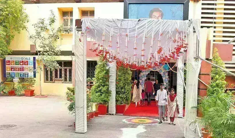 Telangana Election Polling: పల్లె ముందు వెలవెలబోయిన పట్నం ఓటర్లు Telangana Election Polling: పల్లె ముందు వెలవెలబోయిన పట్నం ఓటర్లు