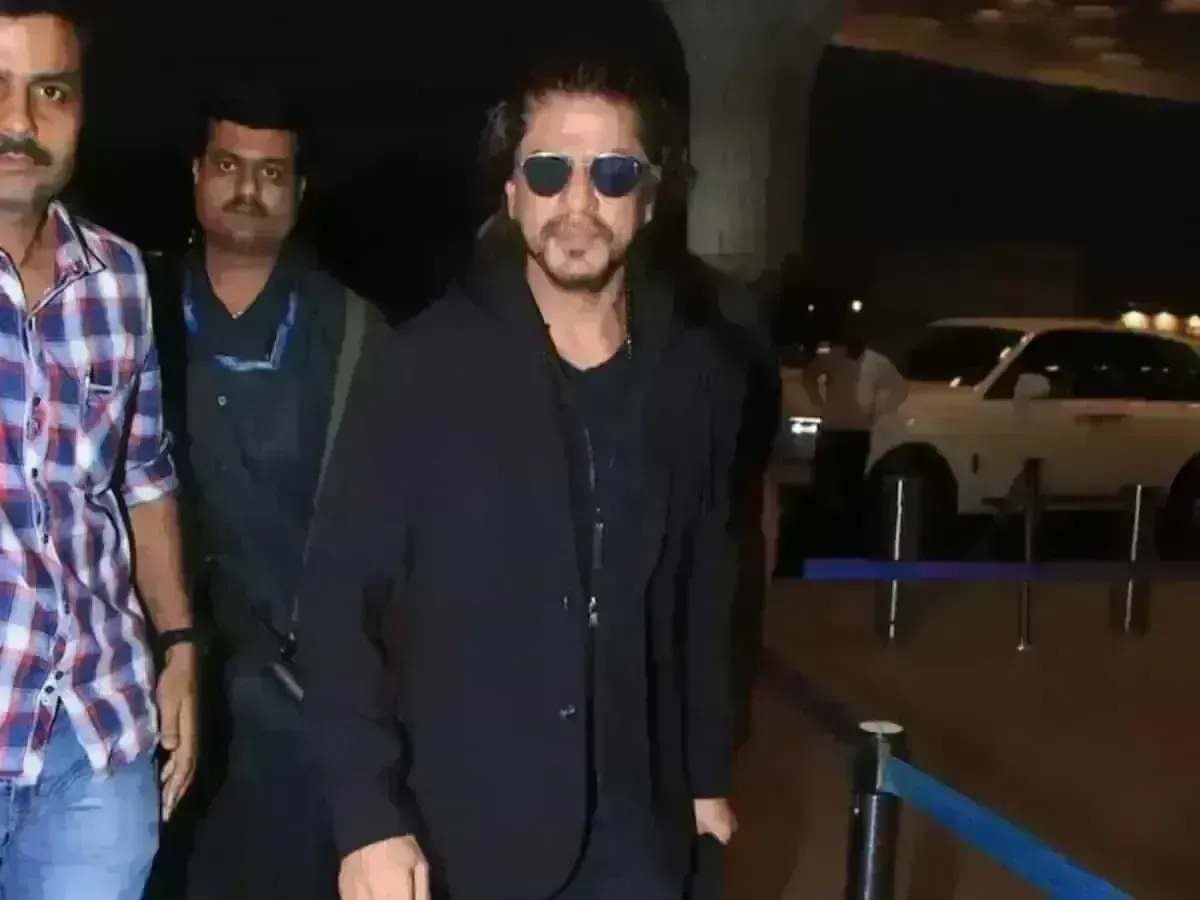 Armani Jacket : విలాసవంతమైన అర్మానీ జాకెట్లో షారుఖ్.. దీని ధరెంతంటే.. Armani Jacket : విలాసవంతమైన అర్మానీ జాకెట్లో షారుఖ్.. దీని ధరెంతంటే..