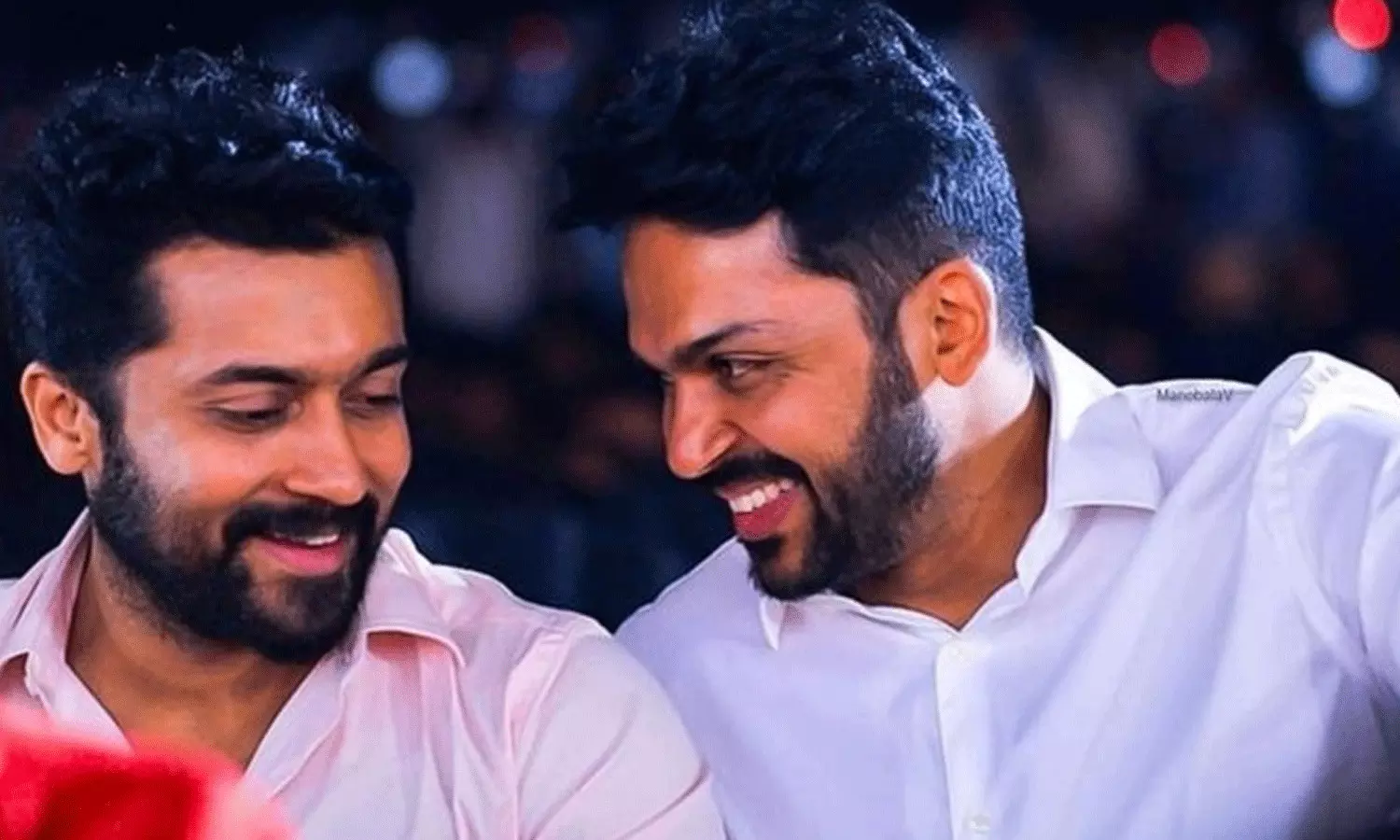 నిజమైన హీరోలు.. వరద బాధితులకు సాయం చేస్తున్న అన్నదమ్ములు నిజమైన హీరోలు.. వరద బాధితులకు సాయం చేస్తున్న అన్నదమ్ములు