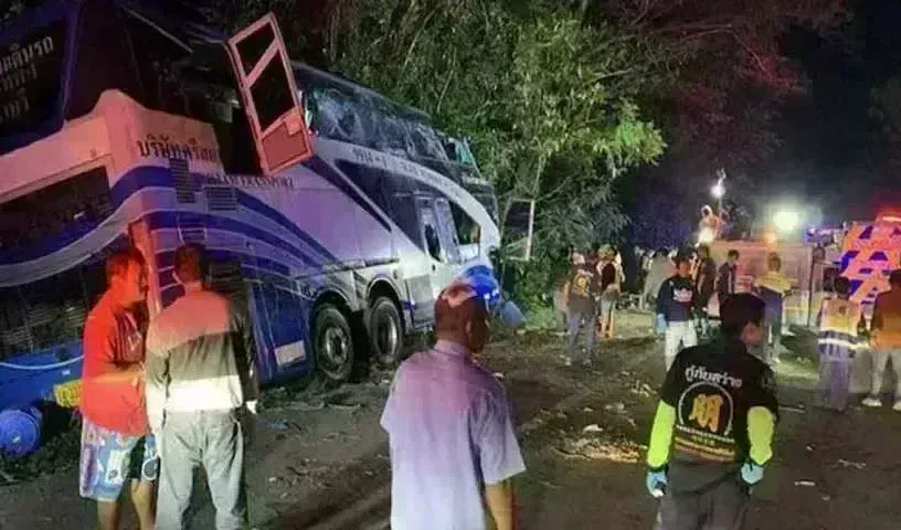 Thailand : చెట్టును ఢీ కొట్టిన బస్సు..14మంది దుర్మరణం Thailand : చెట్టును ఢీ కొట్టిన బస్సు..14మంది దుర్మరణం