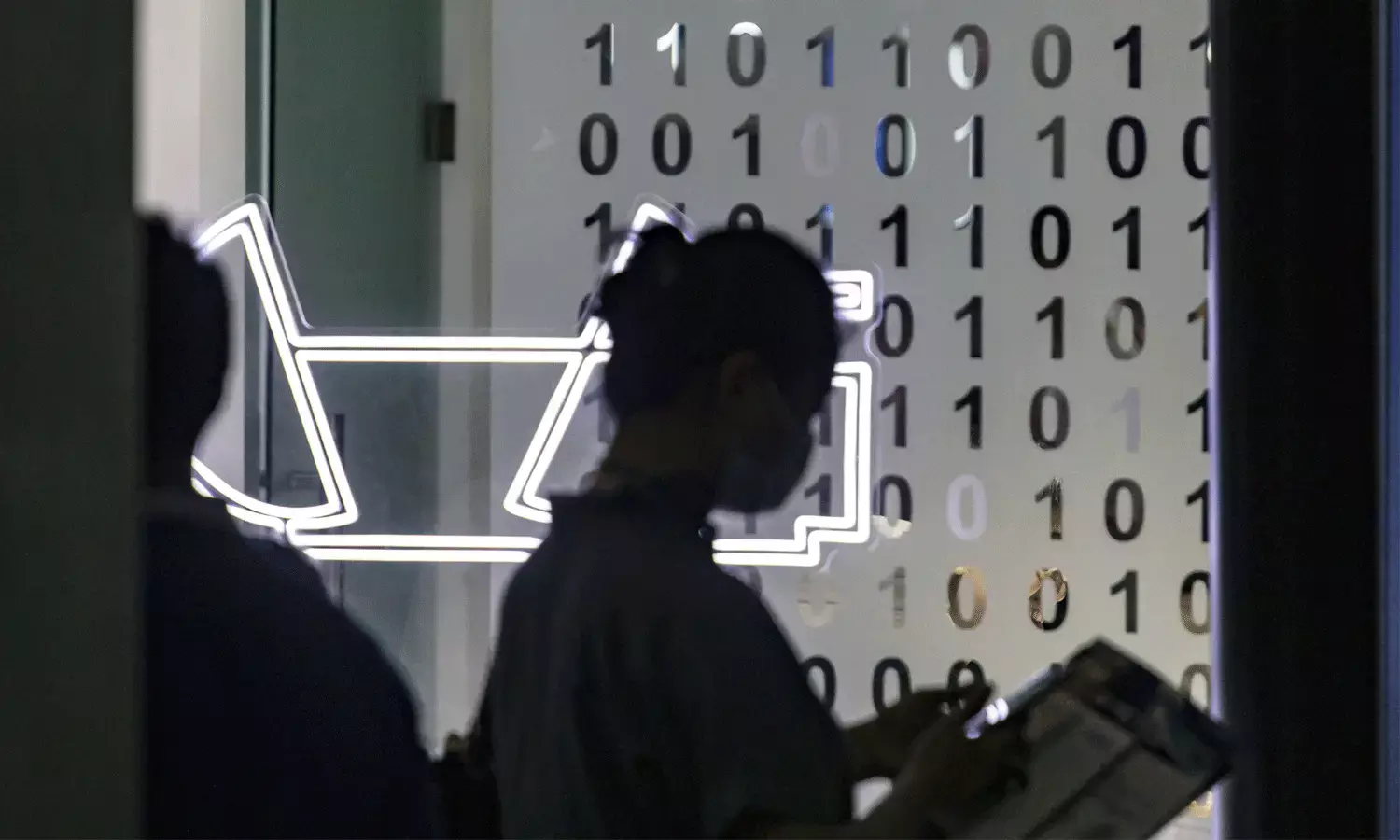 100 పైగా చైనీస్ వెబ్‌సైట్‌లను నిషేధించేందుకు ప్రభుత్వం చర్యలు