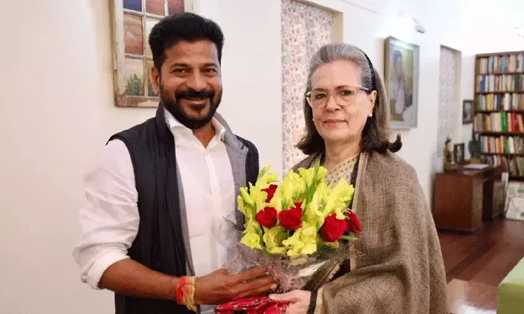 ప్రమాణ స్వీకారోత్సవ వేడుకలకు కాబోయే సీఎం.. సోనియాకు స్వయంగా ఆహ్వానం..