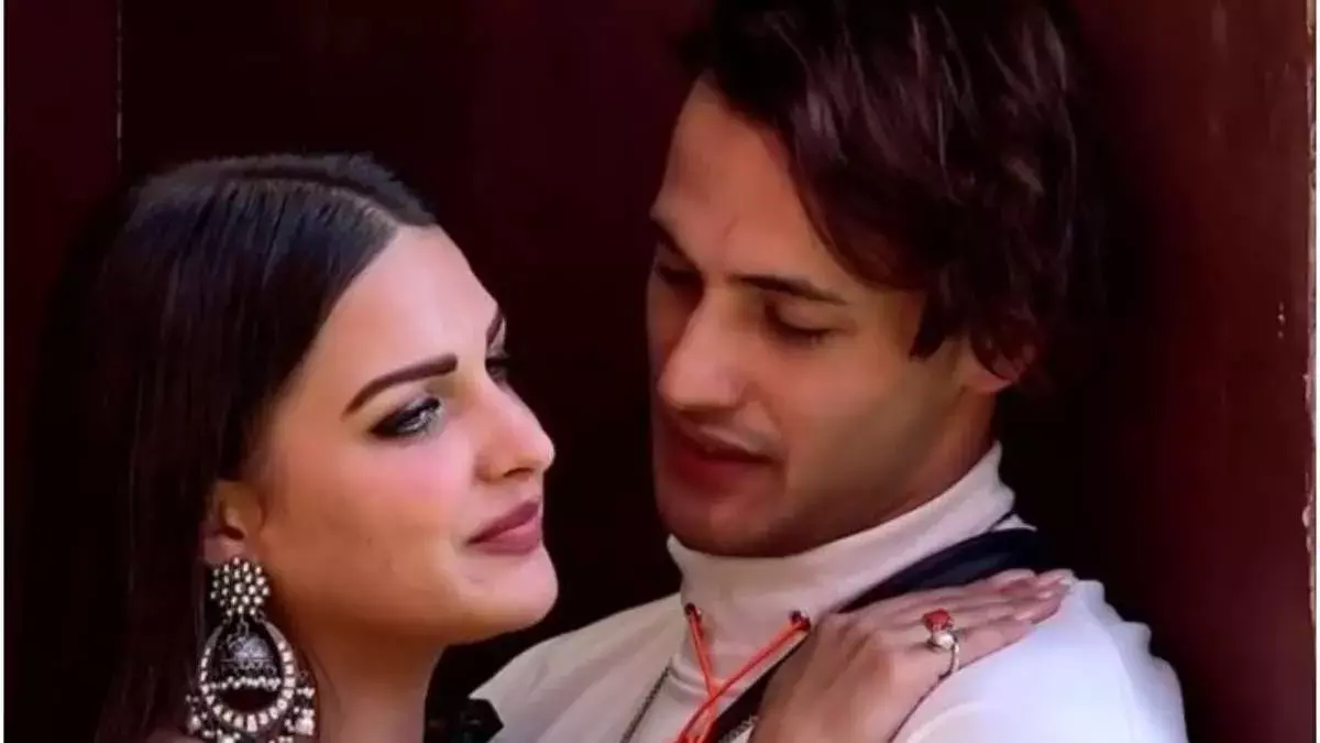 Shares Break-up Chat : సోషల్ మీడియాకు హిమాన్షీ ఖురానా గుడ్ బై