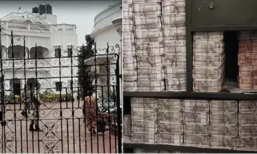 కాంగ్రెస్ నేత ఇంటిపై ఐటీ దాడులు.. అల్మరా నిండా కరెన్సీ కట్టలు కాంగ్రెస్ నేత ఇంటిపై ఐటీ దాడులు.. అల్మరా నిండా కరెన్సీ కట్టలు