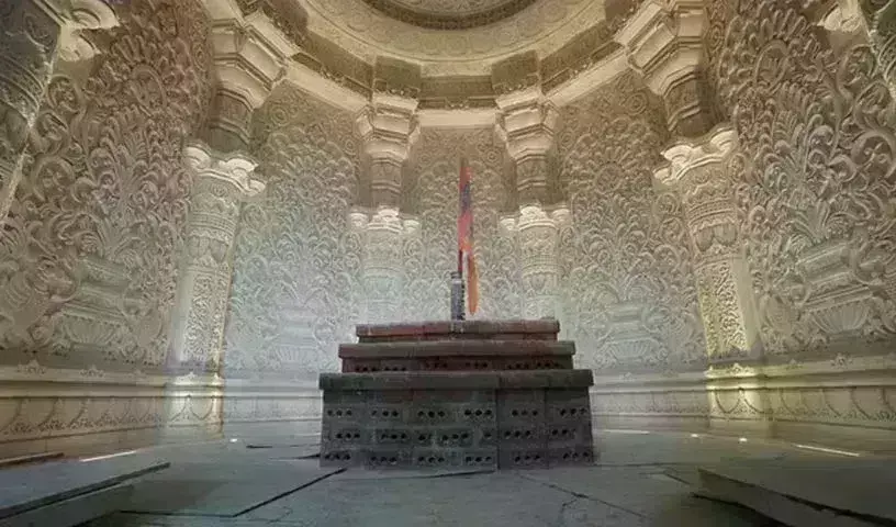Ayodhya: అయోధ్య రామ మందిరం గర్భగుడి ఇలా ఉండనుంది Ayodhya: అయోధ్య రామ మందిరం గర్భగుడి ఇలా ఉండనుంది
