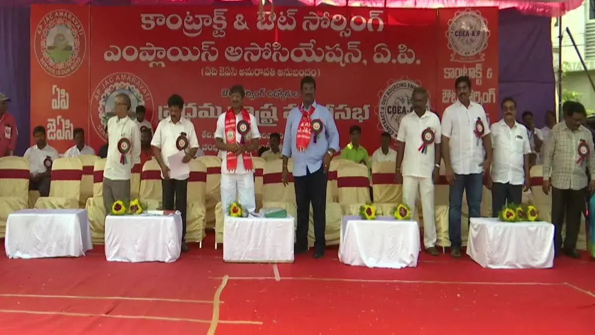 AP: సమాన వేతనాలు ఇవ్వండి