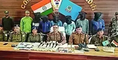 Cyber Criminals: నదిలో దూకిన సైబర్ నేరగాళ్లు…అయినా వదలని పోలీసులు Cyber Criminals: నదిలో దూకిన సైబర్ నేరగాళ్లు…అయినా వదలని పోలీసులు