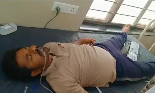 AP: ఓ వైపు ఇంజనీర్లు.. మరోవైపు టీచర్లు AP: ఓ వైపు ఇంజనీర్లు.. మరోవైపు టీచర్లు