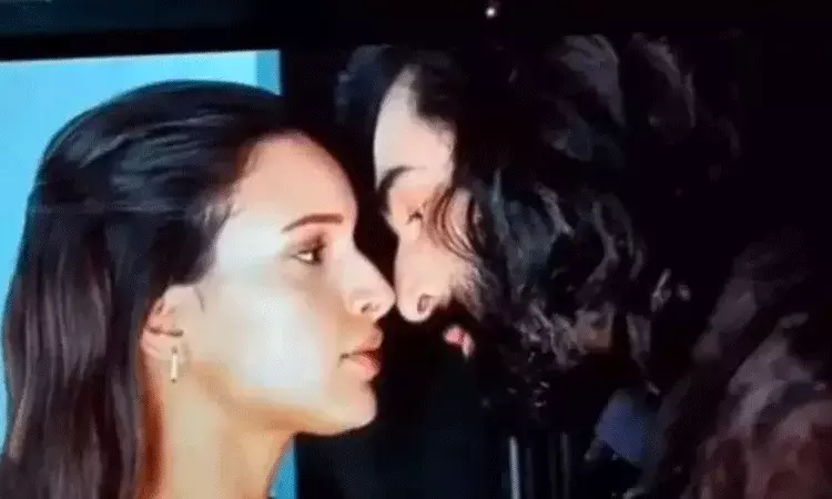 యానిమల్లో సన్నిహిత సన్నివేశాలు చూసి నా తల్లిదండ్రుల రియాక్షన్..: త్రిప్తీ డిమ్రీ యానిమల్లో సన్నిహిత సన్నివేశాలు చూసి నా తల్లిదండ్రుల రియాక్షన్..: త్రిప్తీ డిమ్రీ