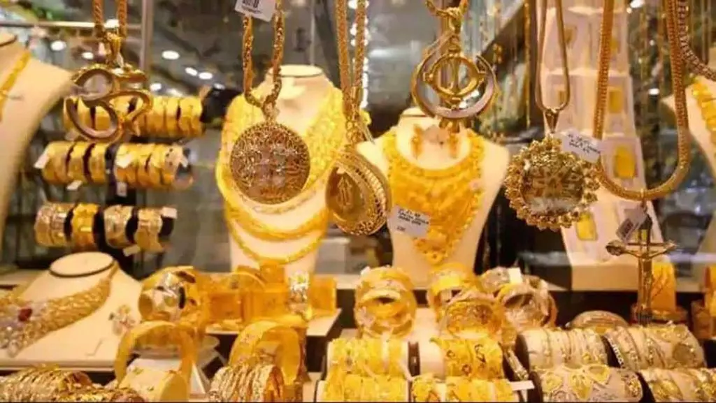 Gold Smuggling: దేశంలో రికార్డ్ స్థాయిలో పెరిగిన బంగారం అక్రమ రవాణా కేసులు Gold Smuggling: దేశంలో రికార్డ్ స్థాయిలో పెరిగిన బంగారం అక్రమ రవాణా కేసులు