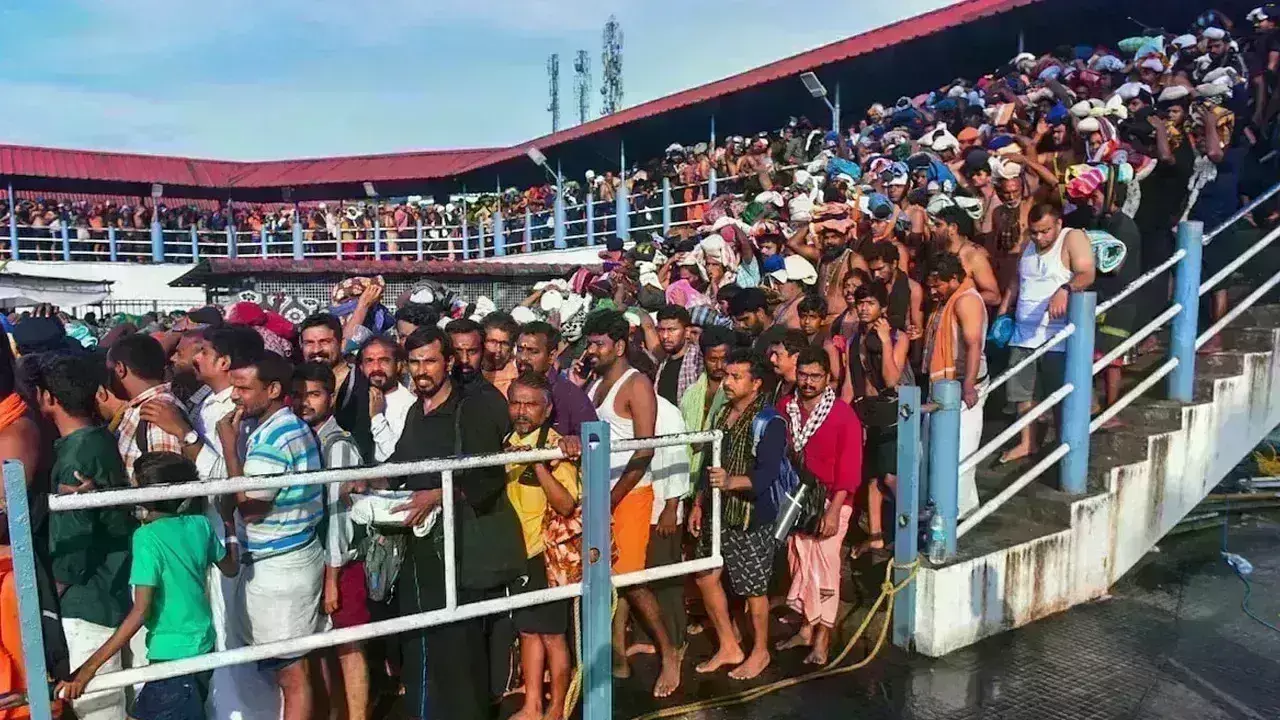 Sabarimala Temple: శబరిమలకు పోటెత్తుతున్న భక్తులు.. Sabarimala Temple: శబరిమలకు పోటెత్తుతున్న భక్తులు..