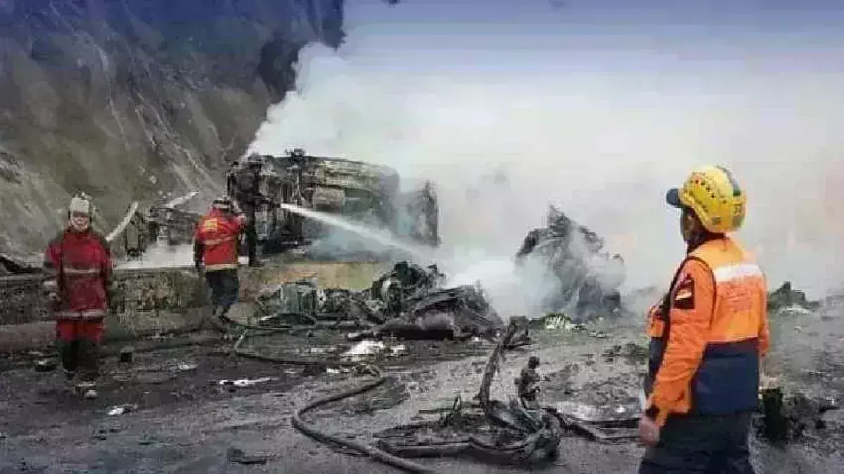 Venezuela:  17 వాహనాలు ఢీ కొనడంతో చెలరేగిన మంటలు.. 16 మంది మృతి