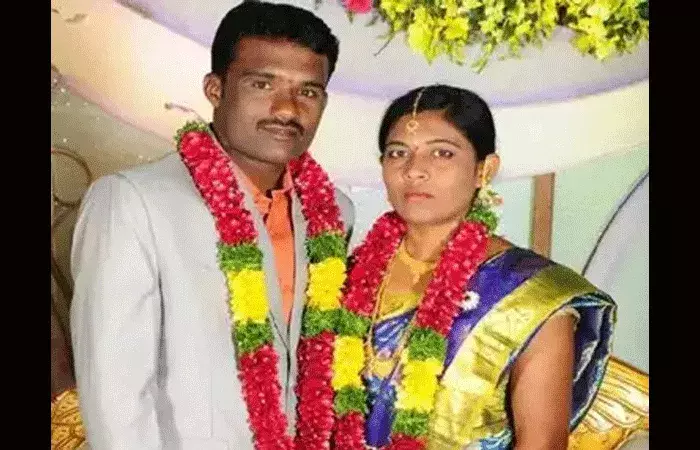 కలెక్టర్ గన్మెన్ ఘాతుకం.. భార్య, ఇద్దరు పిల్లలను కాల్చి తానూ కాల్చుకుని కలెక్టర్ గన్మెన్ ఘాతుకం.. భార్య, ఇద్దరు పిల్లలను కాల్చి తానూ కాల్చుకుని