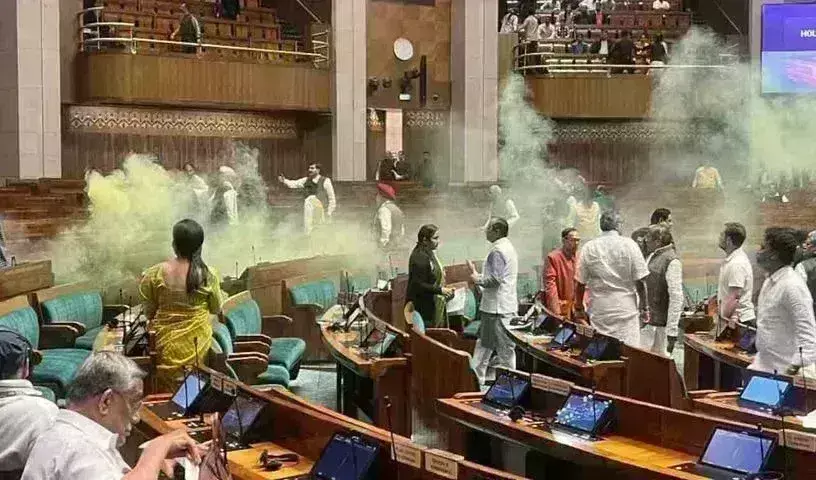 Parliament Security Breach: సీన్ రీక్రియేషన్కు ఢిల్లీ పోలీసుల ప్లాన్.. Parliament Security Breach: సీన్ రీక్రియేషన్కు ఢిల్లీ పోలీసుల ప్లాన్..