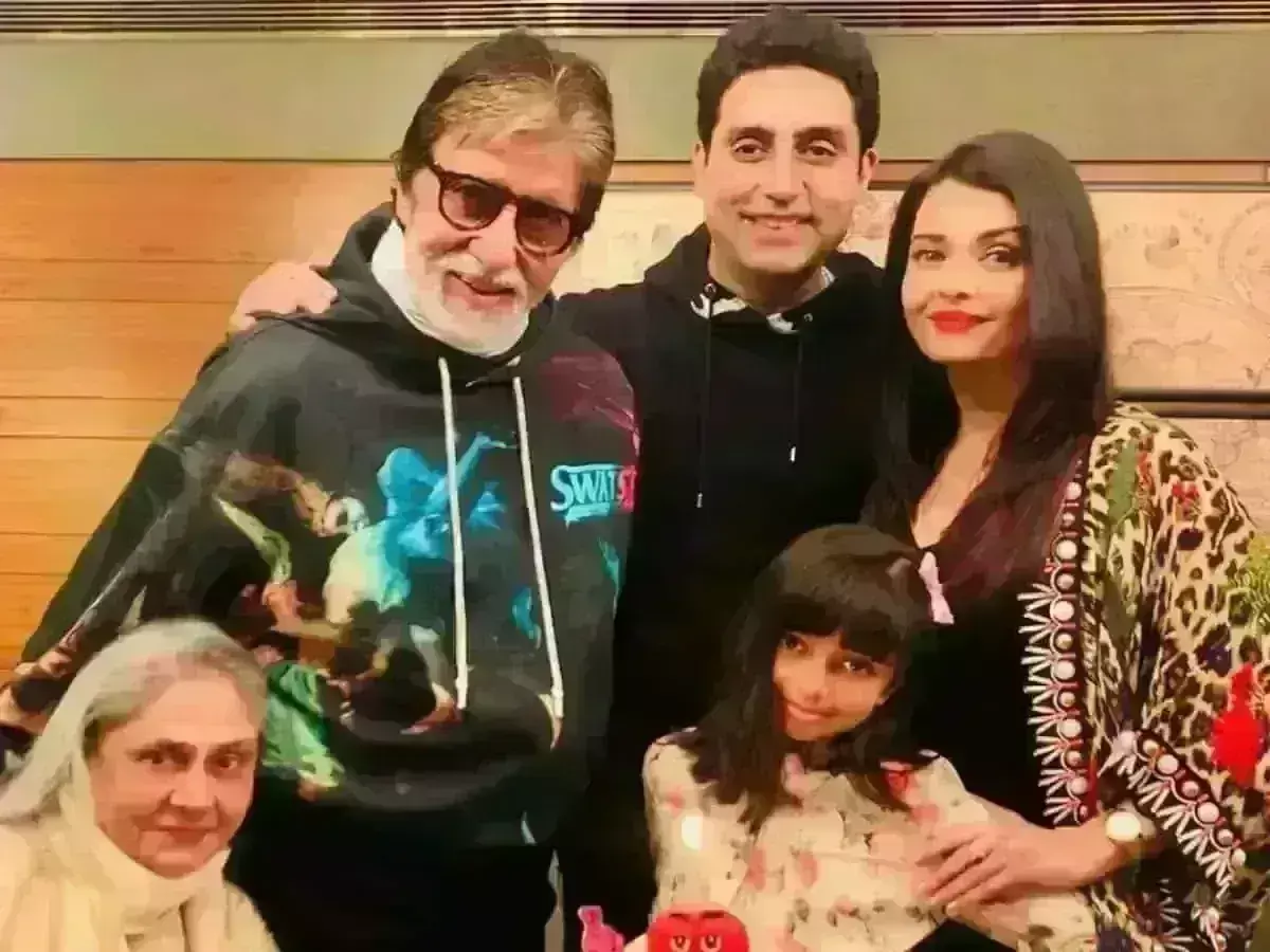 Aishwarya Rai : అత్తారింటి నుంచి బయటికొచ్చేసిన ఐశ్వర్య.. అయితే ఆ వార్తలు నిజమేనా..? Aishwarya Rai : అత్తారింటి నుంచి బయటికొచ్చేసిన ఐశ్వర్య.. అయితే ఆ వార్తలు నిజమేనా..?