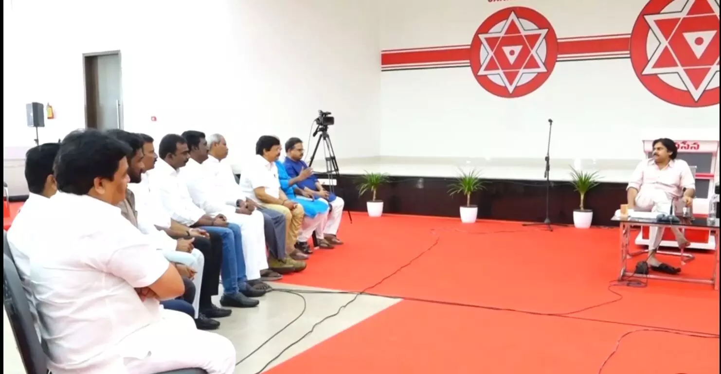 JANASENA: పోటీ చేసే స్థానాలపై జనసేన దృష్టి JANASENA: పోటీ చేసే స్థానాలపై జనసేన దృష్టి