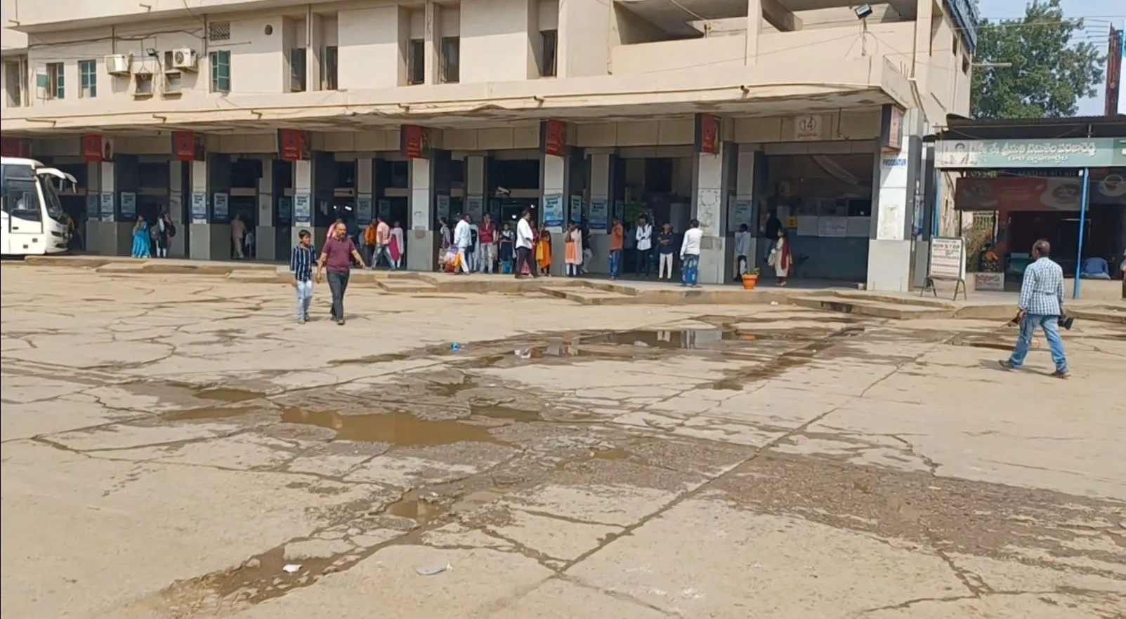 JAGAN: జగన్‌ పర్యటన వేళ ప్రజలకు తప్పని తిప్పలు