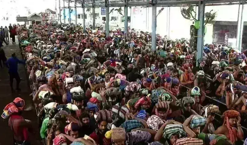 Sabarimala : శబరిమలకు పోటెత్తిన భక్తులు.. Sabarimala : శబరిమలకు పోటెత్తిన భక్తులు..