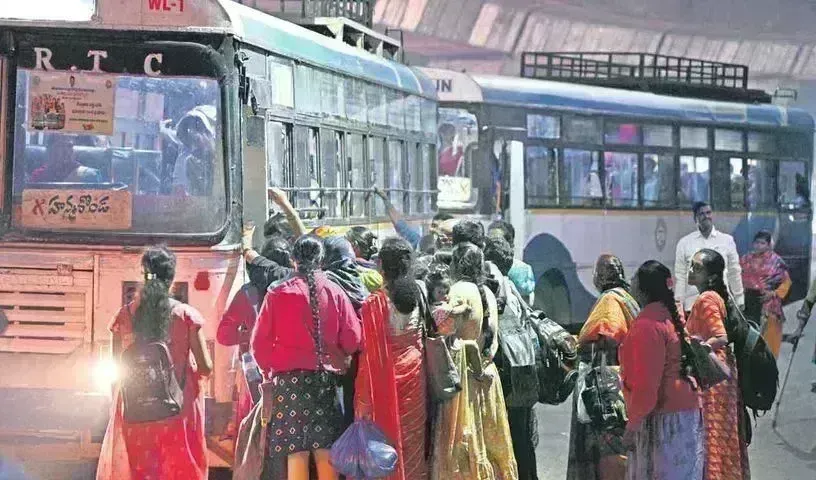 Free Bus Scheme: ఉచిత ప్రయాణానికి అద్భుత స్పందన.. Free Bus Scheme: ఉచిత ప్రయాణానికి అద్భుత స్పందన..