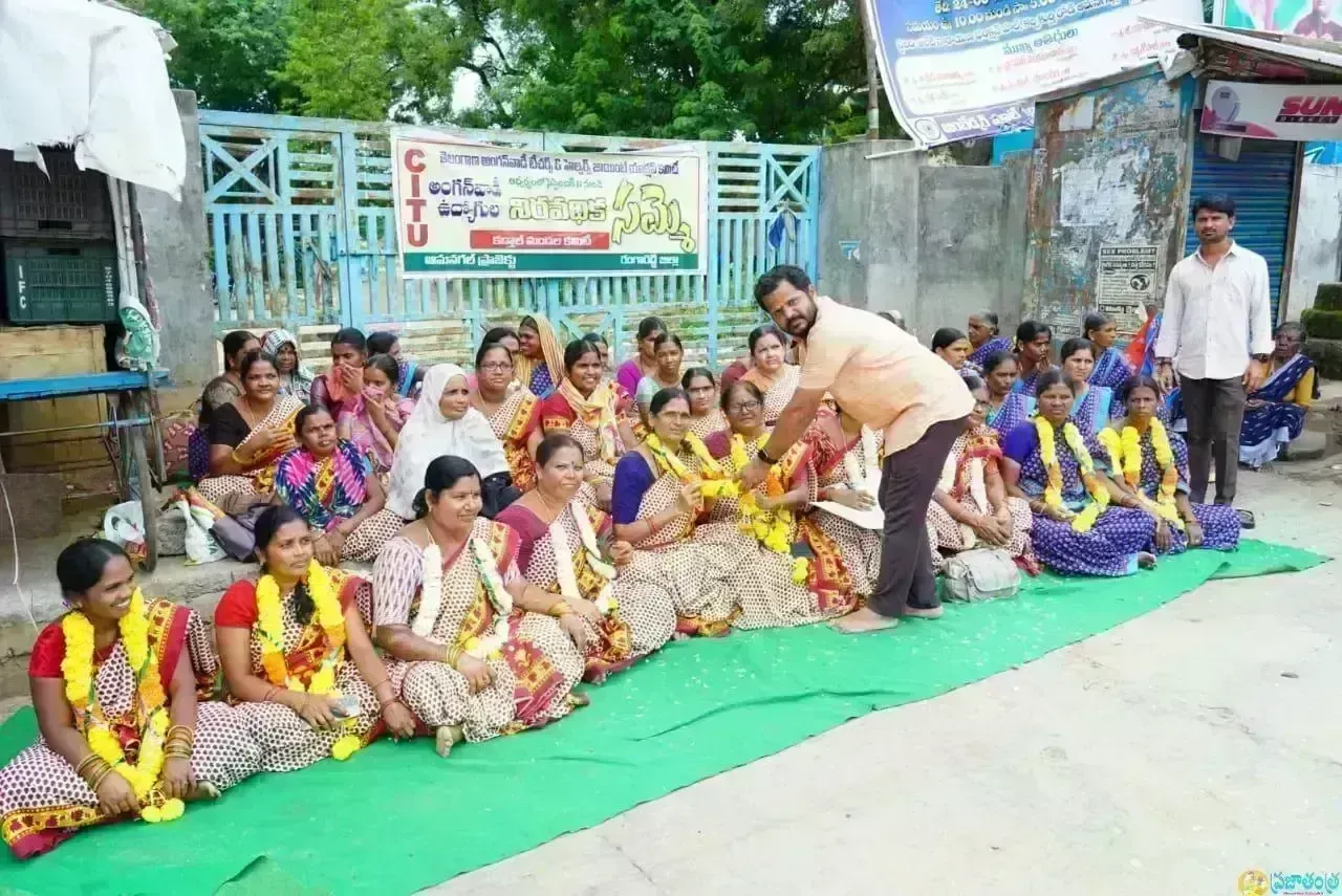 Anganwadis Agitation: అంగన్వాడీలను చర్చలకు పిలిచిన ప్రభుత్వం Anganwadis Agitation: అంగన్వాడీలను చర్చలకు పిలిచిన ప్రభుత్వం