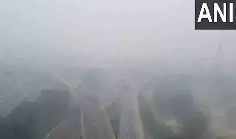 Delhi: ఢిల్లీని  కప్పేసిన పొగమంచు