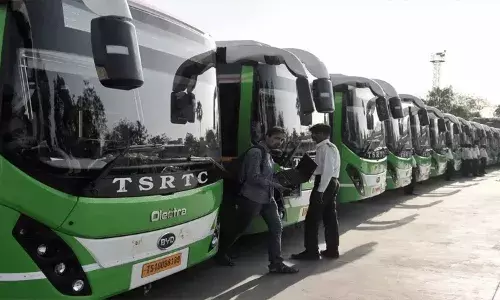 ఆమెకు ఫ్రీ.. మాకు సీటేది: పురుషుల కోసం ఆర్టీసీ కొత్త యోచన ఆమెకు ఫ్రీ.. మాకు సీటేది: పురుషుల కోసం ఆర్టీసీ కొత్త యోచన