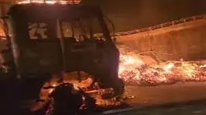 Bus Fire : బస్సు ప్రమాదంలో 12 మంది సజీవదహనం