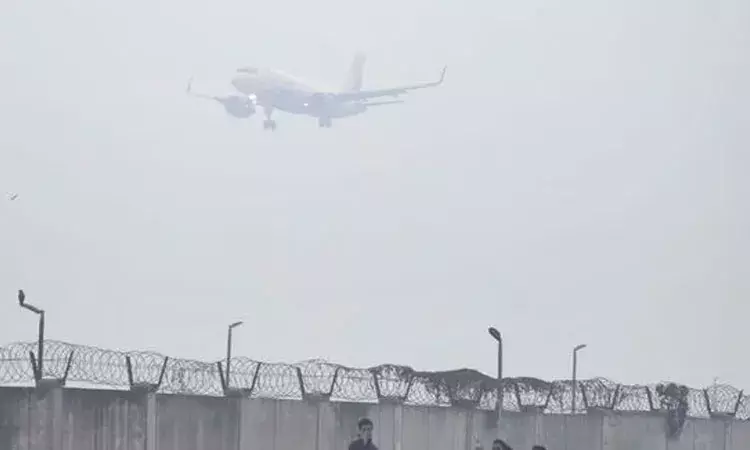 Delhi :  వణుకుతున్న ఉత్తరాది..విమాన సర్వీసులకు అంతరాయం Delhi :  వణుకుతున్న ఉత్తరాది..విమాన సర్వీసులకు అంతరాయం