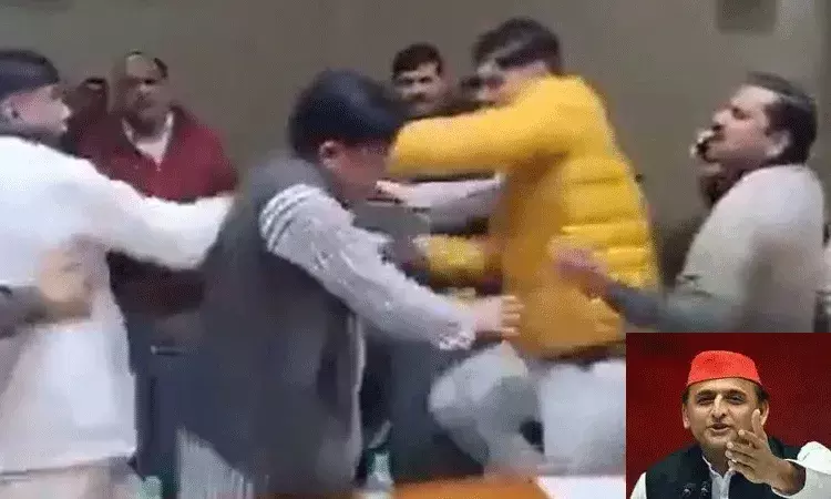 యుపిలో పౌర సంఘం సమావేశంలో నేతల తీరు.. అఖిలేష్ యాదవ్ రియాక్షన్ యుపిలో పౌర సంఘం సమావేశంలో నేతల తీరు.. అఖిలేష్ యాదవ్ రియాక్షన్