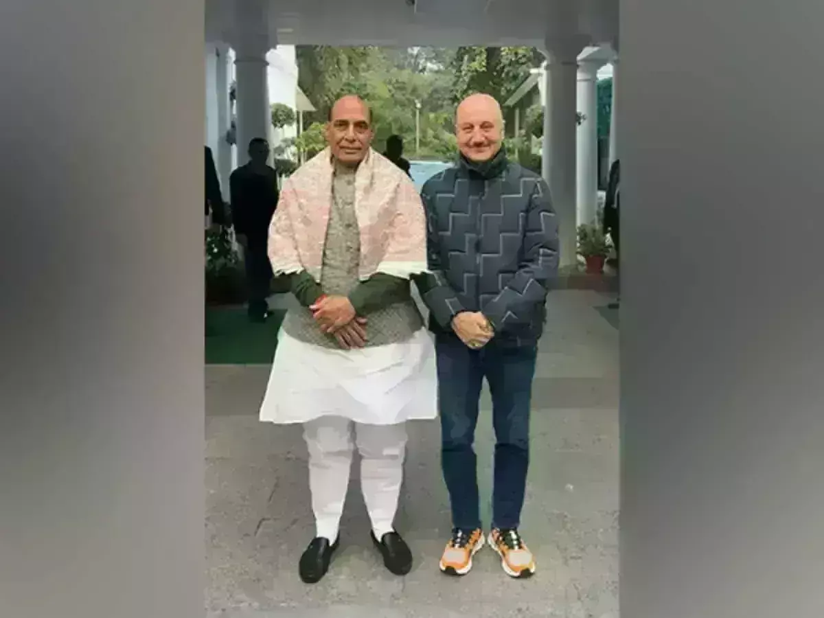 Bollywood : రాజ్నాథ్ సింగ్తో అనుపమ్ ఖేర్ భేటీ Bollywood : రాజ్నాథ్ సింగ్తో అనుపమ్ ఖేర్ భేటీ