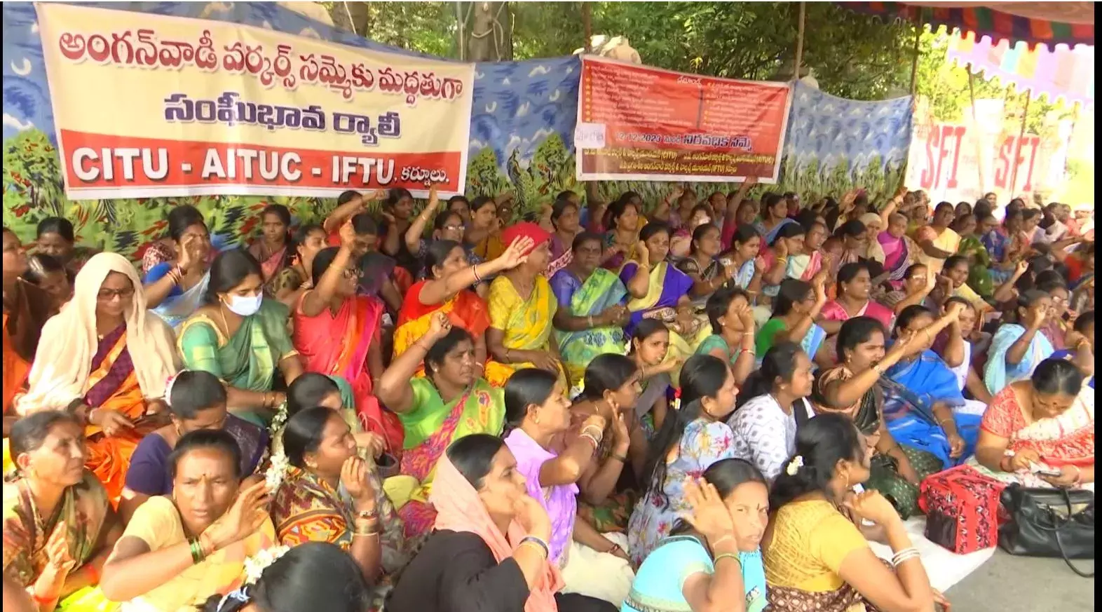 AP: ఆందోళనలతో అట్టుడుకుతున్న ఆంధ్రప్రదేశ్ AP: ఆందోళనలతో అట్టుడుకుతున్న ఆంధ్రప్రదేశ్