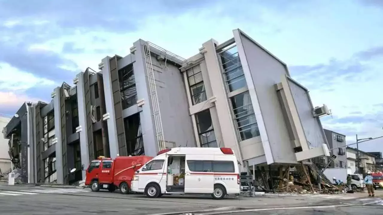 Japan Earthquake: న్యూ ఇయర్ నాడు జపాన్ను వణికించిన భారీ భూకంపం,ఆరుగురి మృతి Japan Earthquake: న్యూ ఇయర్ నాడు జపాన్ను వణికించిన భారీ భూకంపం,ఆరుగురి మృతి