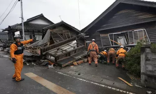 జపాన్ లో భూకంపం.. 62 మృతులు.. పదివేల గృహాలు ధ్వంసం జపాన్ లో భూకంపం.. 62 మృతులు.. పదివేల గృహాలు ధ్వంసం