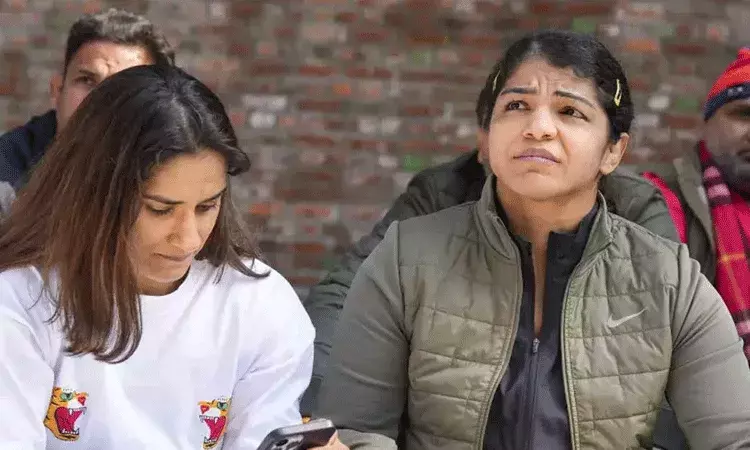 బ్రిజ్ భూషణ్ గూండాలు అమ్మని బెదిరిస్తున్నారు.. రక్షణ కల్పించండి: సాక్షి మాలిక్