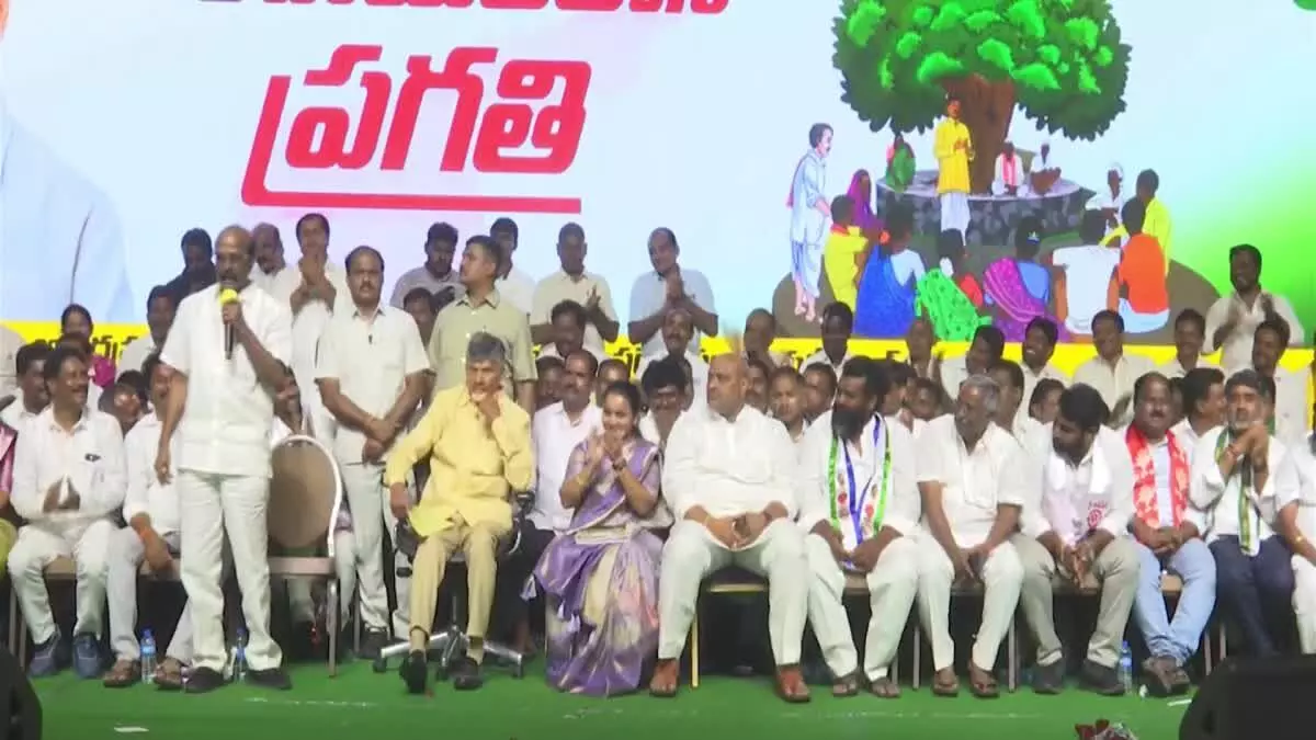 Chandrababu: గ్రామ సర్వాధికారాలు సర్పంచ్లకే : బాబు హామీ Chandrababu: గ్రామ సర్వాధికారాలు సర్పంచ్లకే : బాబు హామీ