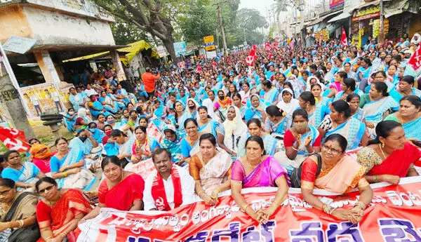 AP Anganwadis: ఆగని అంగన్ వార్ AP Anganwadis: ఆగని అంగన్ వార్