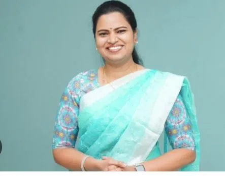 TDP: తప్పుడు చిరునామాతో ఓటుకు విడదల రజినీ దరఖాస్తు! TDP: తప్పుడు చిరునామాతో ఓటుకు విడదల రజినీ దరఖాస్తు!