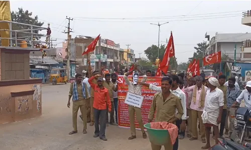 AP: ఉద్ధృతంగా సాగుతున్న కార్మికుల సమ్మె