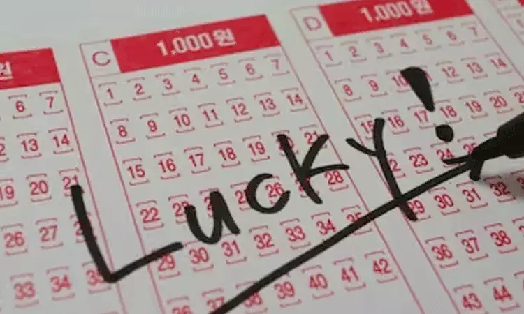 క్రిస్మస్ రోజు అదృష్టం తలుపు తట్టింది.. లాటరీలో రూ.16 కోట్లు క్రిస్మస్ రోజు అదృష్టం తలుపు తట్టింది.. లాటరీలో రూ.16 కోట్లు