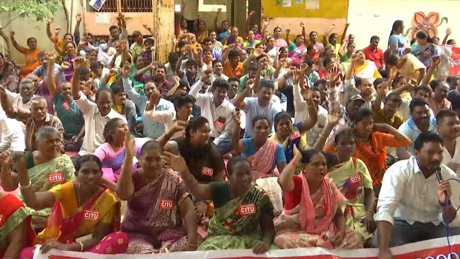 AP: ఉద్రిక్తంగా మున్సిపల్ కార్మికుల సమ్మె