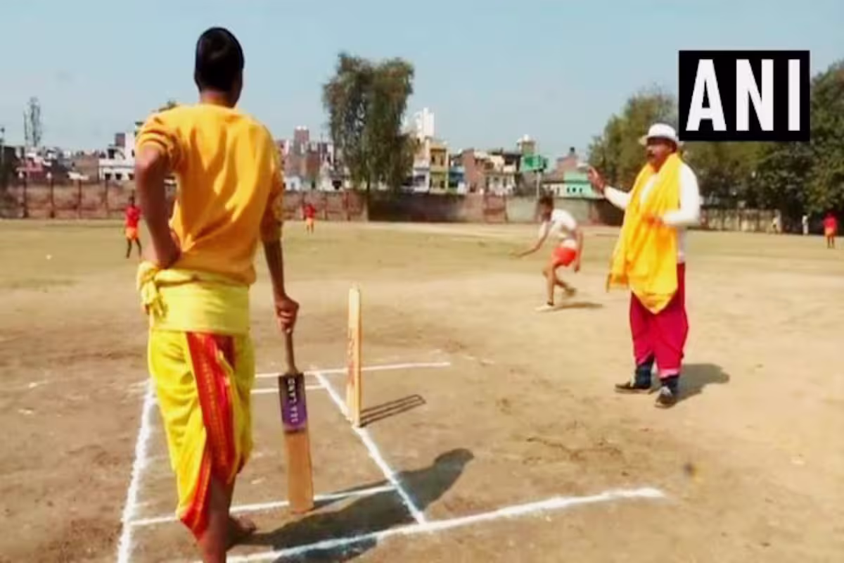 Dhoti Cricket: ధోతీలతో క్రికెట్ టోర్నీ.. Dhoti Cricket: ధోతీలతో క్రికెట్ టోర్నీ..
