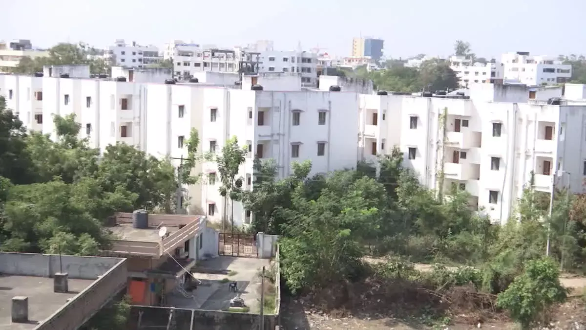 Double Bedroom: ఇళ్లు నిర్మించారు..కానీ