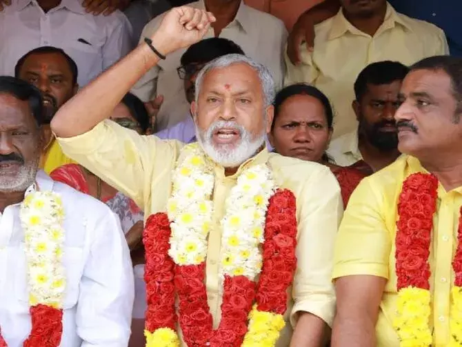 Fake Votes :  తిరుపతి RDO కార్యాలయం ఎదుట తెదేపా నేత నాని ఆమరణ నిరాహార దీక్ష Fake Votes :  తిరుపతి RDO కార్యాలయం ఎదుట తెదేపా నేత నాని ఆమరణ నిరాహార దీక్ష